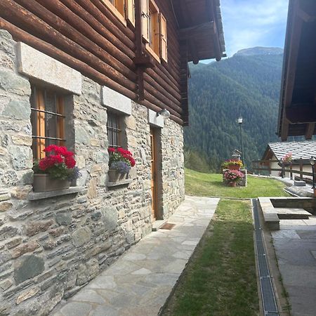 Monolocale Di Montagna Guest House Gressan Exterior photo