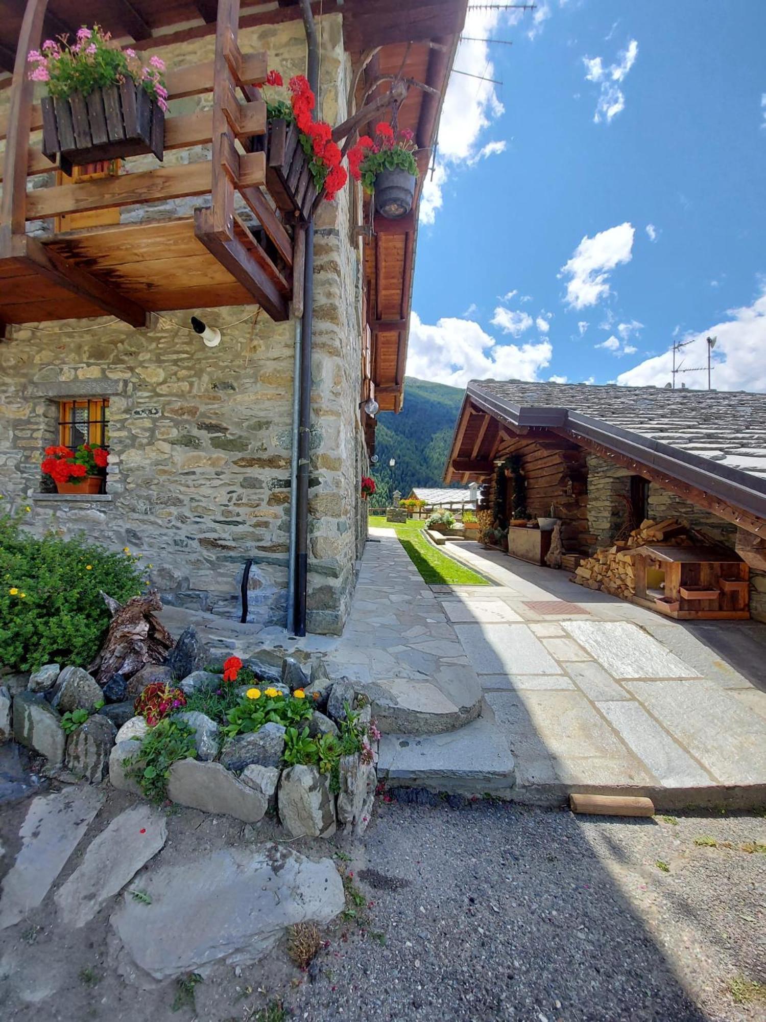 Monolocale Di Montagna Guest House Gressan Exterior photo